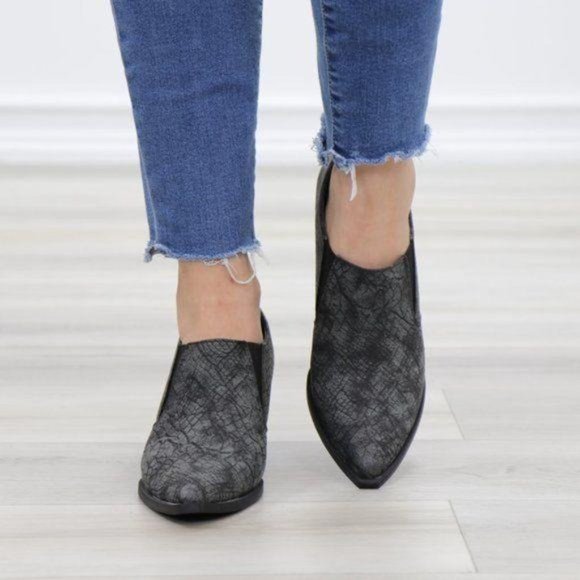 Slip On Gray & Black Snake Texture Low Cut Booties - Picture 2 of 13